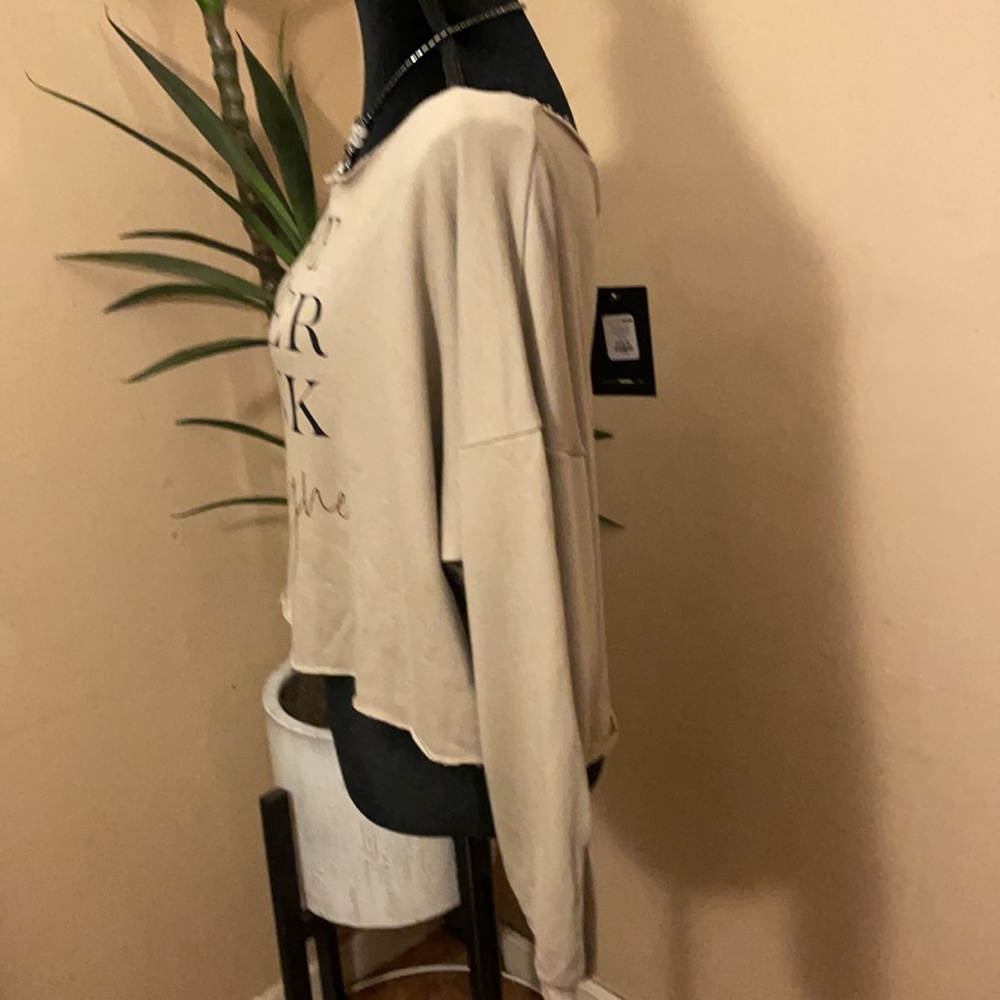 - Fashion Nova NWT cropped sweater - Picture 3 of 7